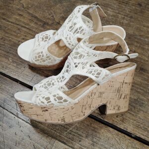 American Eagle Platform Cork Sandal Wedge Heel Size 8.5W Beige Lace Buckle Strap